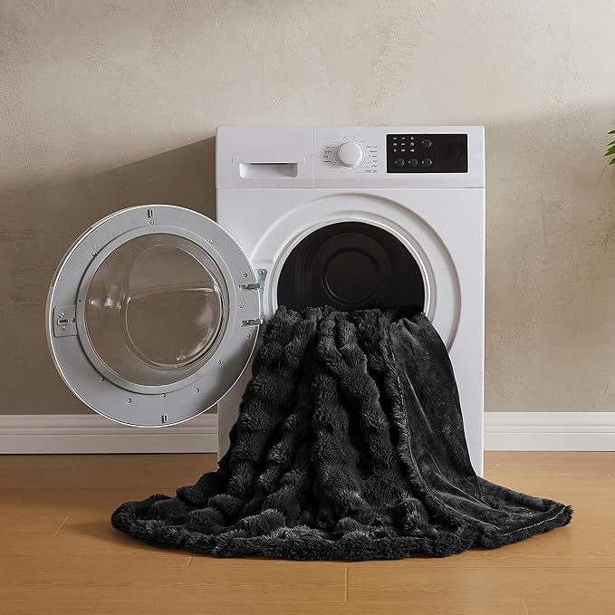 JELLYMONI Plush Faux Fur Throw Blanket – Elegant Black Cozy Bed & Couch Cover, Thick Warm Fuzzy Textured Bubble Design, Queen Size (90"x90")