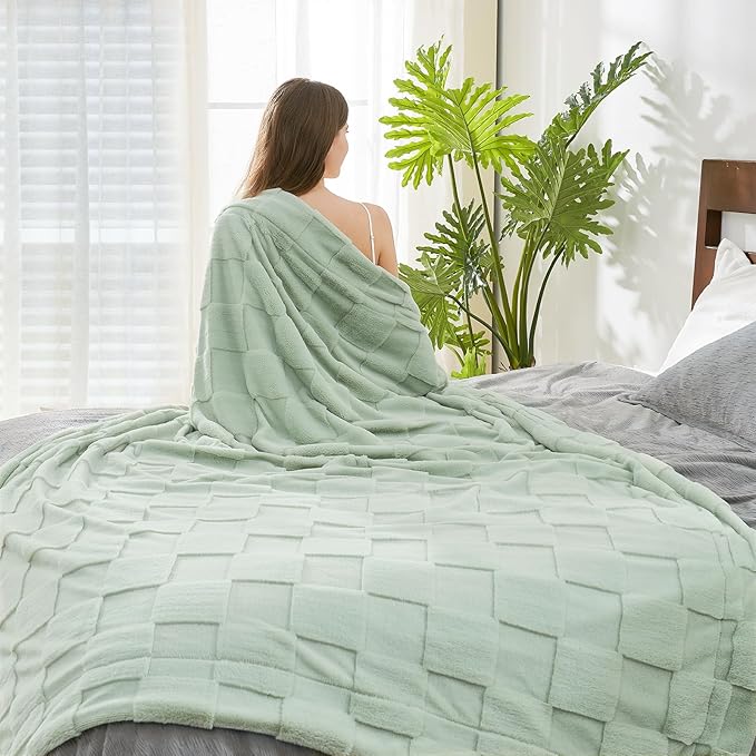 Cozy Bliss Checkered White Faux Rabbit Fur Throw Blanket, Soft Fuzzy Fluffy Minky Cream Furry Blankets for Couch, Bed (Sage Green, King(108" x 90")