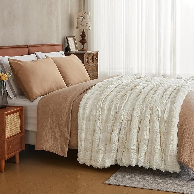 JELLYMONI Faux Fur Throw Blanket, White Fuzzy Cozy Plush Bubble Bed Blanket, Thick and Warm, Twin (60" x 80")
