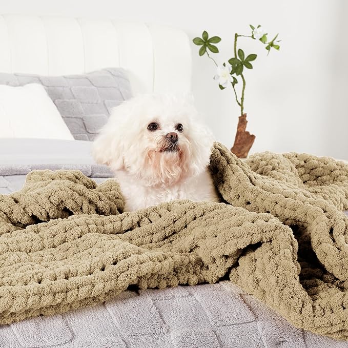 Amélie Home Chunky Knit Throw Blanket for Couch, Soft Chenille Crochet Blanket for Children, 40"x50", Beige