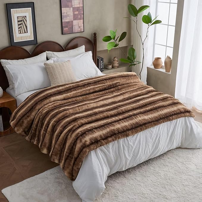Luxury Faux Fur Blanket - Soft Warm Plush Blankets for Couch Sofa Bed, Fluffy Thick Throws for Bedroom, Office, Living Room, Decorative Reversible, Not Easy to shed - 50"x60", Brown